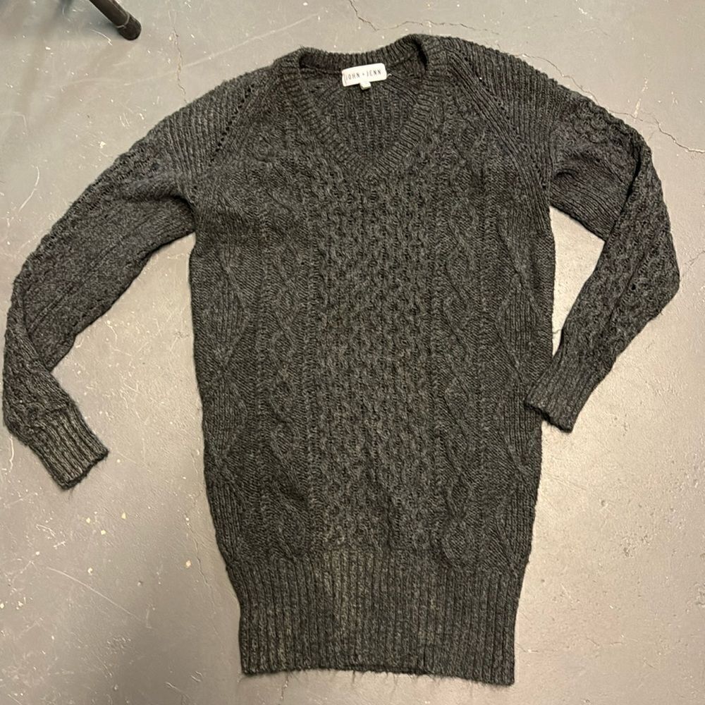 John + Jenn Small Grey Oversized V Neck Longsleeve Sweater Dress